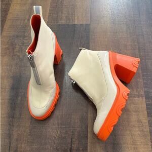 Sorel Women's Brex Orange Heel Lug Sole Chelsea Boots Size 9